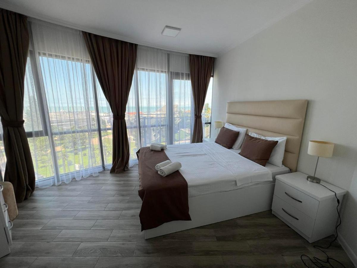 Апартаменты Holiday Lux Sea Towers Батуми Экстерьер фото