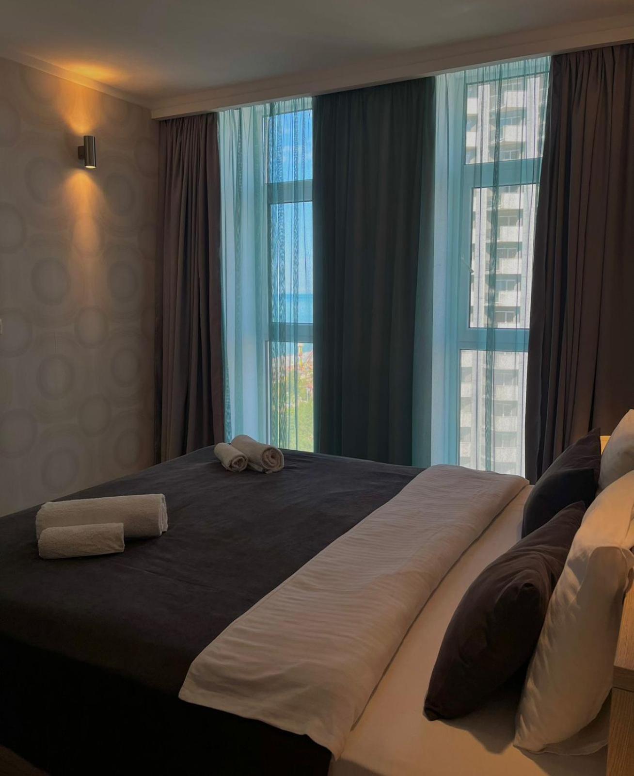 Апартаменты Holiday Lux Sea Towers Батуми Экстерьер фото